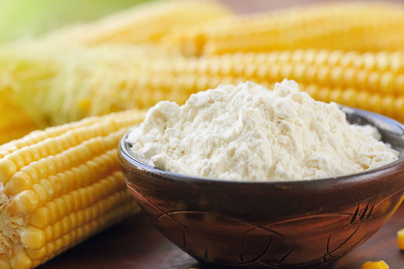 Mąka kukurydziana przyda się nie tylko w kuchni /123RF/PICSEL