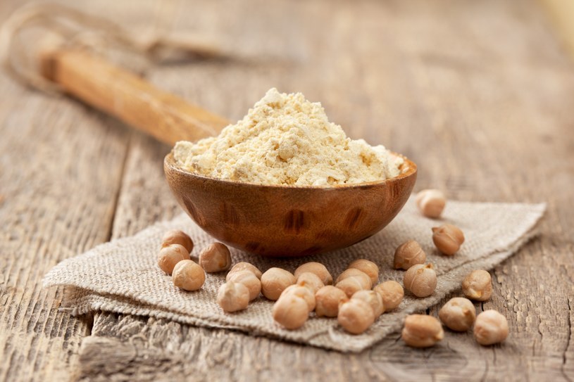 Mąka z ciecierzycy zawiera dużo białka, jest bogata w błonnik i zdrowe tłuszcze /123RF/PICSEL
