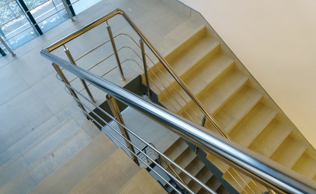 Makabra w Austrii. Niepełnosprawna córka spędziła miesiąc obok zmarłego ojca