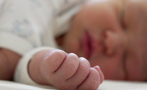 Makabryczne odkrycie. 20-dniowe dziecko zakopane żywcem