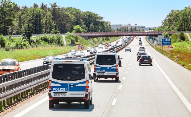 Makabryczne odkrycie przy autostradzie A45. Policja szuka odpowiedzi