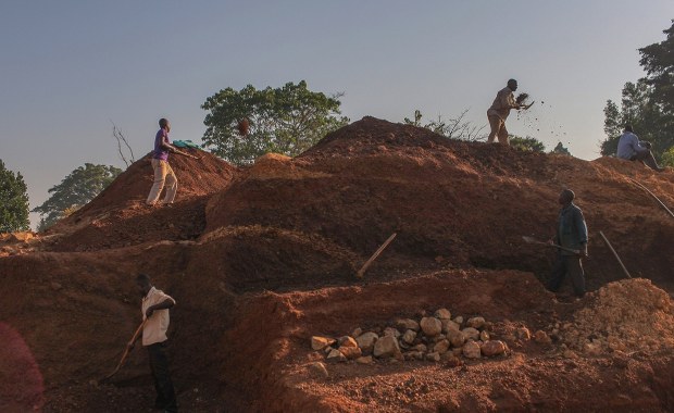 Makabryczne odkrycie. Stos ciał w kopalni nadzorowanej przez wagnerowców
