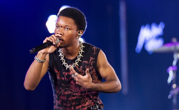 Makabryczne odkrycie w LA: Ciało w bagażniku tesli znanego piosenkarza