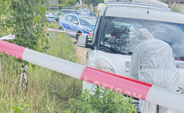 Makabryczne odkrycie w samochodzie. W środku zwłoki młodej kobiety