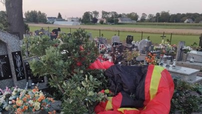 Makabryczny wypadek. Motoparalotniarz spadł na cmentarz, nie przeżył