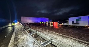 Makabryczny wypadek na S8. Auto wbiło się w ciężarówkę