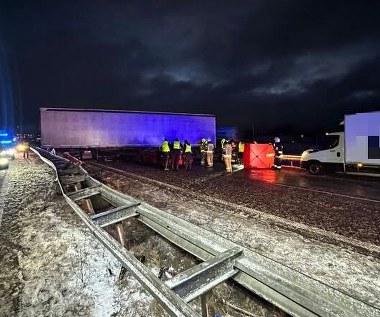 Makabryczny wypadek na S8. Auto wbiło się w ciężarówkę
