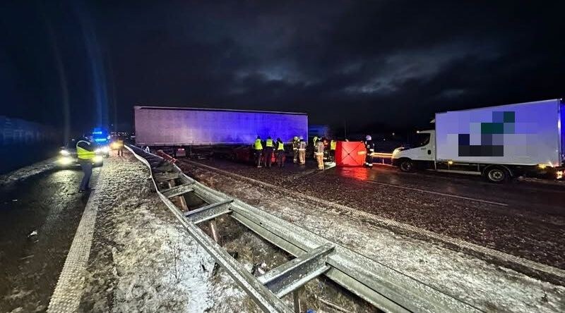 Makabryczny wypadek na S8; zdjęcie z miejsca zdarzenia /Komenda Wojewódzka Policji w Białymstoku /