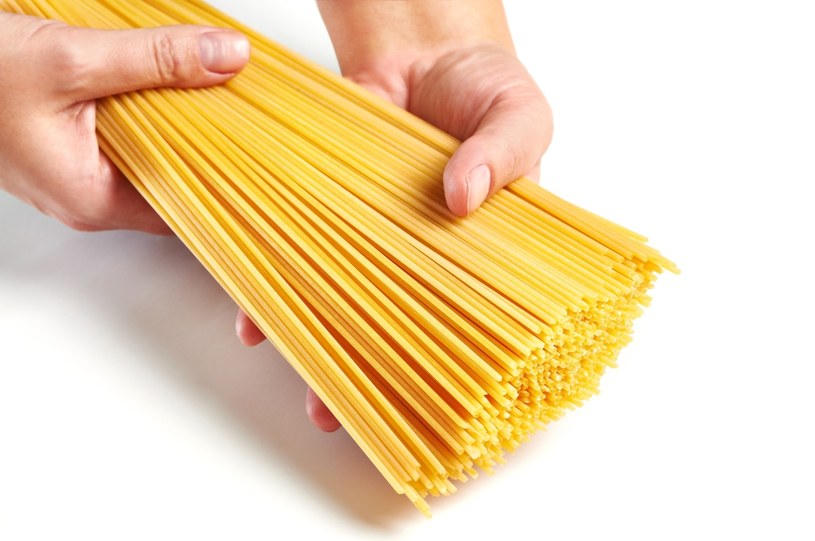 Makaron spaghetti może okazać się przydatny nie tylko w kuchni /Pixel