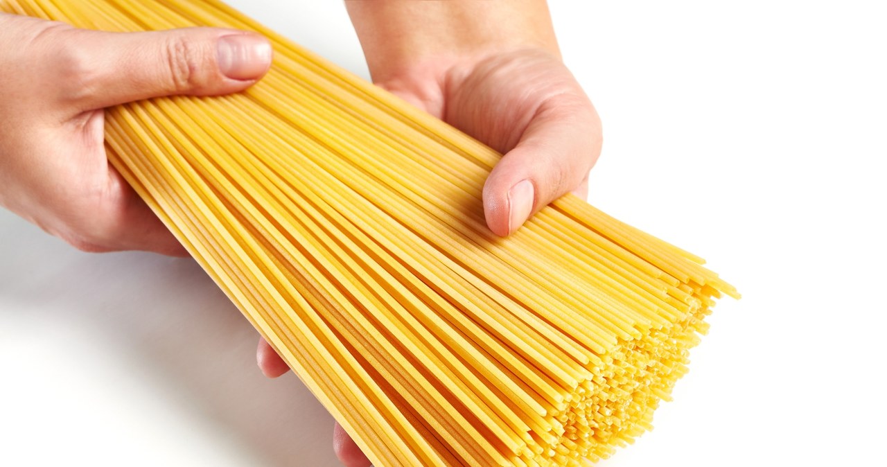 Makaron spaghetti może okazać się przydatny nie tylko w kuchni /Pixel