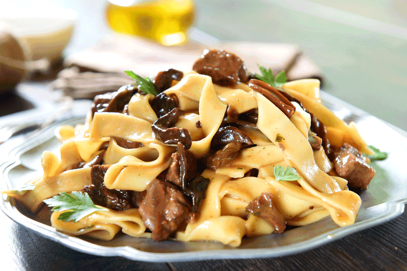 Makaron w sosie grzybowym /123RF/PICSEL