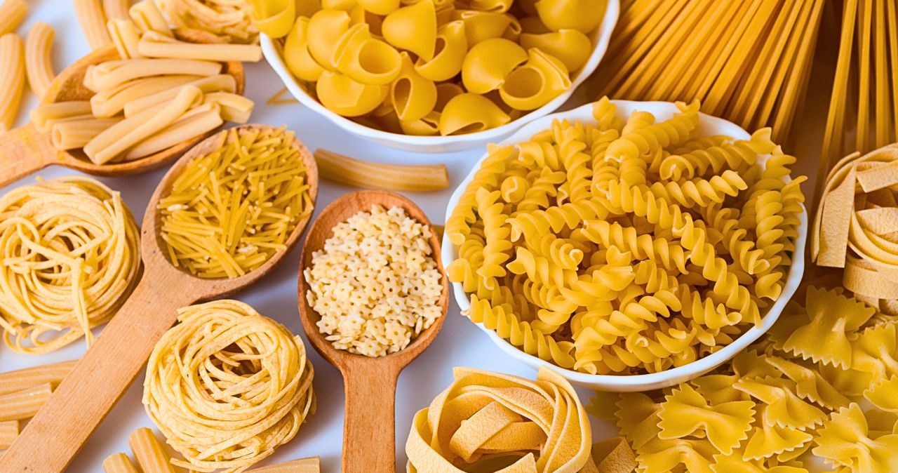 Makaronowy szał w sklepach! Świętuj smacznie i tanio dzięki promocjom w sklepach! /CanvaPro /INTERIA.PL