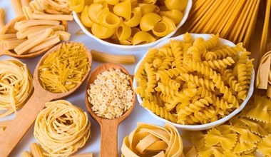 Makaronowy szał w sklepach! Świętuj smacznie i tanio dzięki promocjom w sklepach!