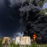 Makiejewka: Wielki pożar nad miastem. Media: Płonie magazyn ropy 