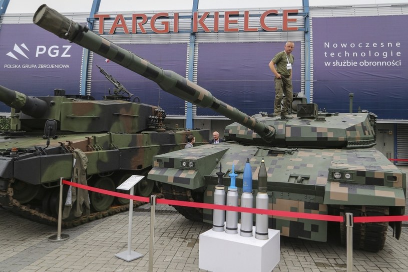 Makieta prezentująca pakiet modernizacyjny dla T-72 i PT-91 "Twardy" /Mariusz Grzelak/REPORTER /East News