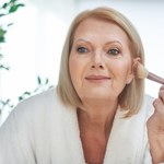 Makijaż dla kobiet po 40 i 50. Specjalistka z ponad 25-letnim stażem zdradza jak wyglądać młodziej
