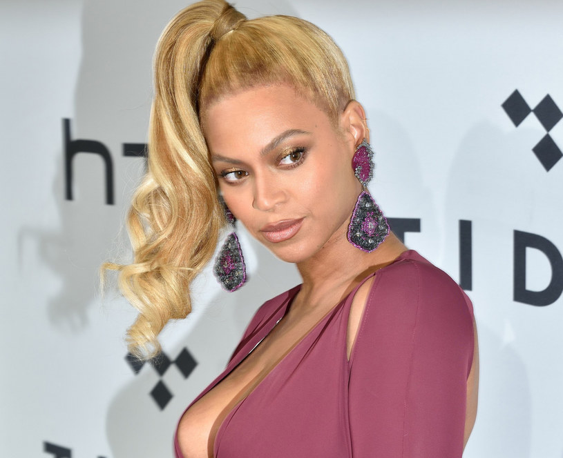 Makijażysta, który na co dzień współpracuje z Beyonce przyznaje, że przed wielkimi wyjściami zawsze radzi swoim klientkom pić więcej soku z marchwi /East News