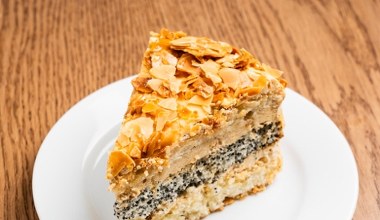 Makowo-kokosowy deser, który zachwyci gości. Świąteczna Fantazja smakuje wybitnie