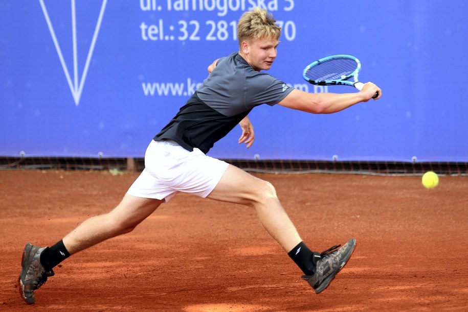 Maks Kaśnikowski w meczu 2. rundy mistrzostw Polski z Hubertem Hurkaczem / 	Andrzej Grygiel    /PAP