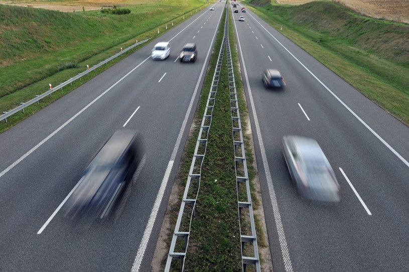 Maksymalna dopuszczalna prędkość na autostradach w Polsce to 140 km/h (jeśli znaki nie stanowią inaczej) /Wojciech Stróżyk /Reporter