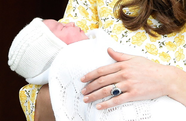 Mała brytyjska księżniczka urodziła się wczoraj /FACUNDO ARRIZABALAGA /PAP/EPA