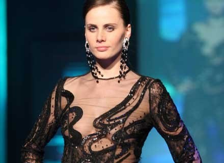 Czarna nastolatka naga