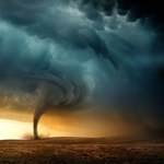 Małą łódką wpłynęli w tornado. Nagranie pokazuje jego potęgę