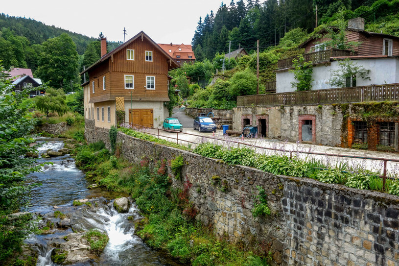 "Mała Szwajcaria" w Sudetach podbiła już serca wielu odwiedzających. To miejsce zdecydowanie należy do wyjątkowych /Piotr Kamionka /East News