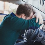 Małe dzieci w aucie. Rodzice złamali prawo