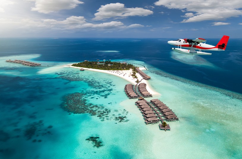 Malediwy to nie Bałtyk. Tu zawsze jest turkusowa woda. /123RF/PICSEL