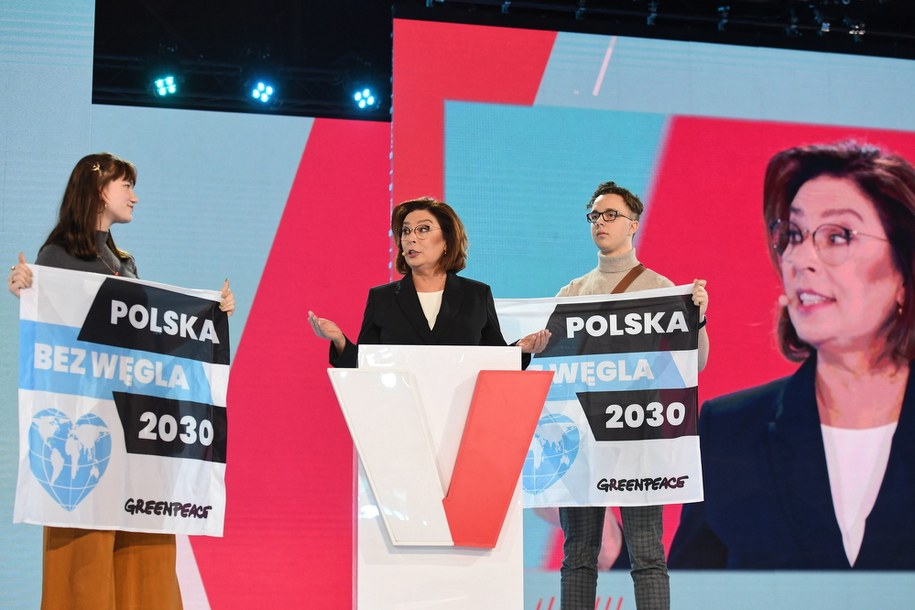 Małgorzata Kidawa-Błońska i młodzi aktywiści Młodzieżowego Strajku Klimatycznego /Piotr Nowak /PAP