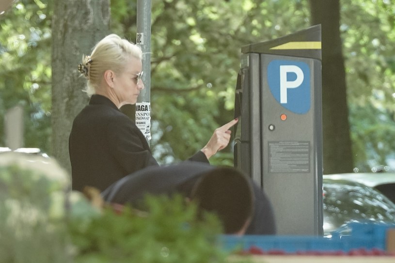 Małgorzata Kożuchowska płaci za parking jak porządna obywatelka /pomponik exclusive