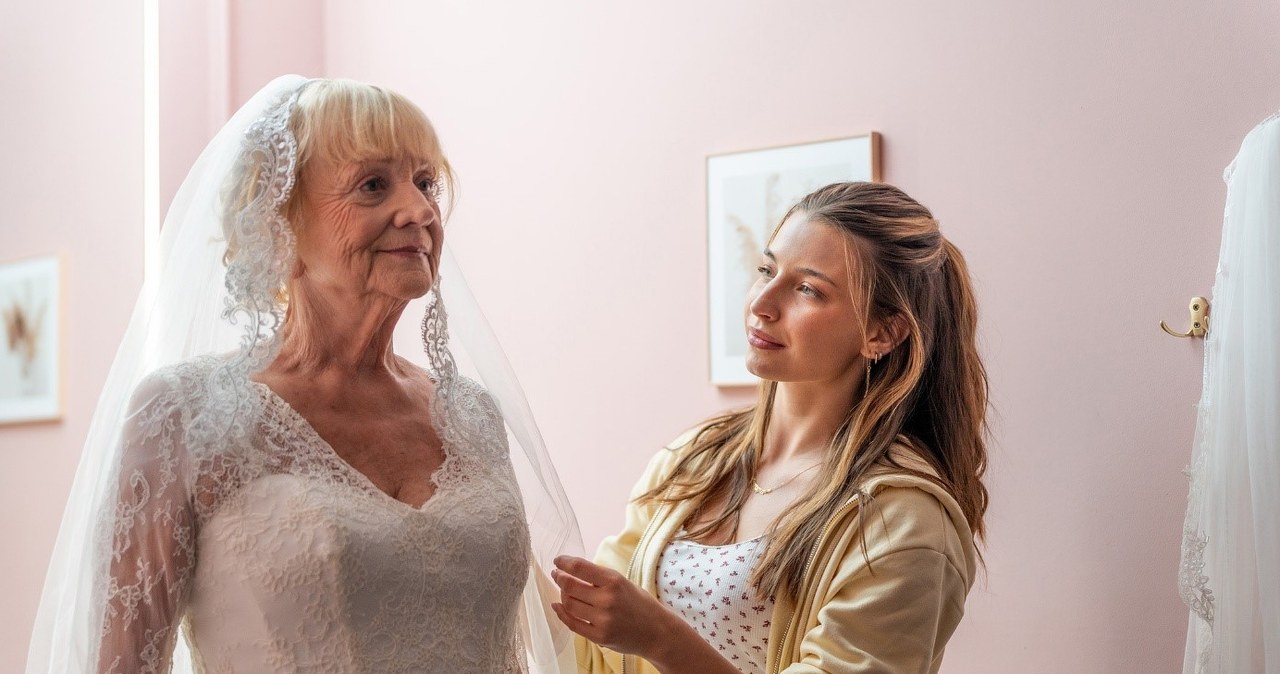 Małgorzata Rożniatowska i Julia Wieniawa w filmie "Dalej jazda 2" /materiały prasowe