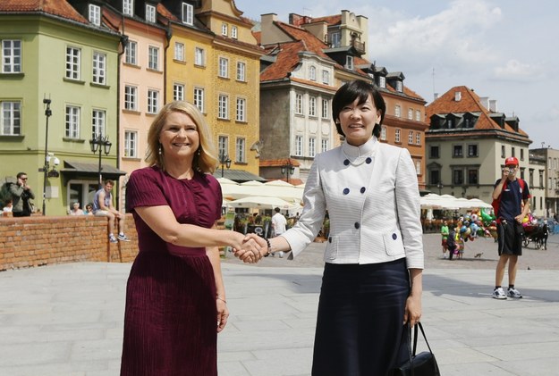 Małgorzata Tusk oraz małżonka premiera Japonii Akie Abe podczas spotkania w Warszawie /Paweł Supernak /PAP