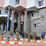 Mali: Szukają trzech osób zamieszanych w atak na hotel
