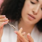 Maliny to sekret młodej skóry. Domowe serum z tym olejem napina jak lifting