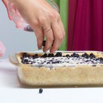Mało kto dodaje je do sernika. Dzięki owocom nie jest taki słodki i mdły