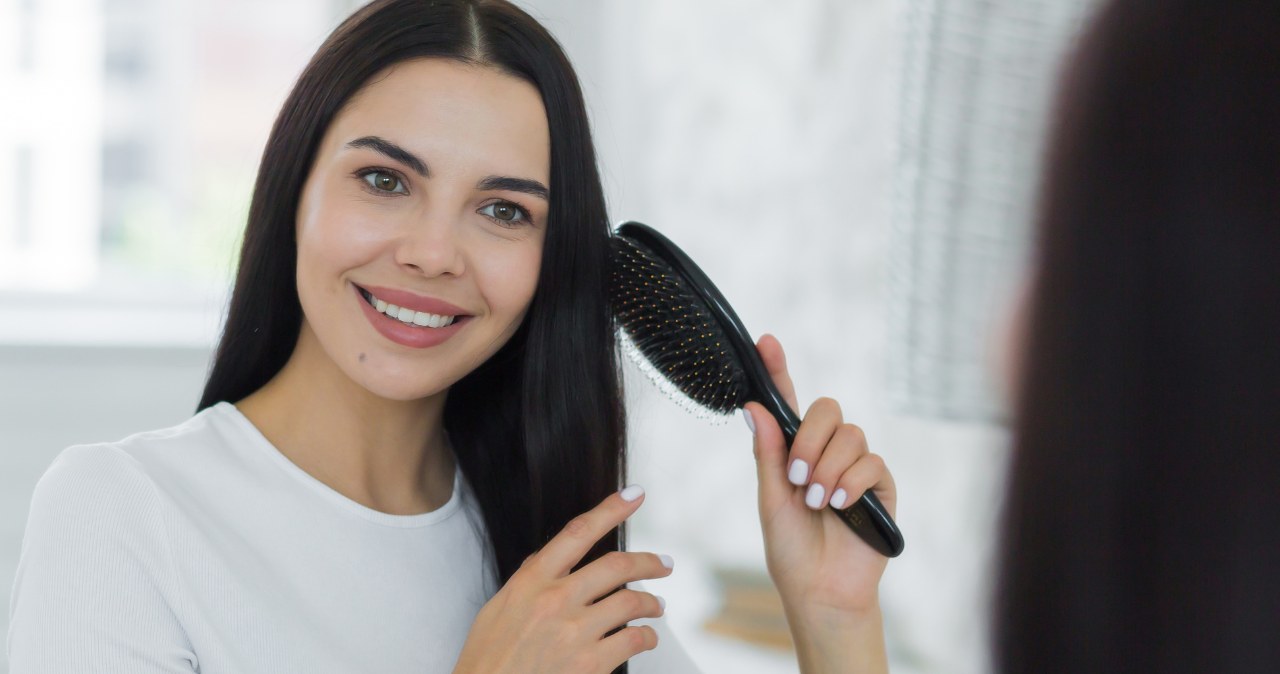 Mało kto nakłada ten produkt na włosy, a może on zdziałać cuda /123RF/PICSEL