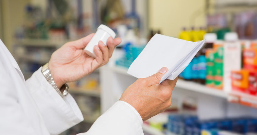 Mało kto wie, że w szczególnych sytuacjach receptę może wypisać farmaceuta /123RF/PICSEL