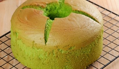 Mało znana przyprawa, pachnąca orzechami i wanilią. Można dodawać do ryżu, ciast i koktajli