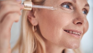 Mało znany olejek robi cuda ze skórą. Prasuje zmarszczki i dodaje blasku