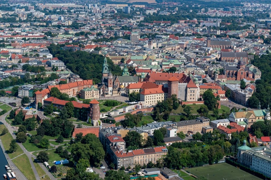 Małopolska poza Krakowem pozostaje jednym z najsilniejszych bastionów prawicy /Shutterstock
