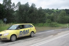 Małopolska: Rzeka Biała podtopiła gospodarstwa w gminie Bobowa 