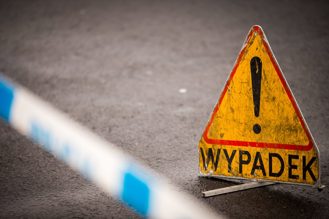 Małopolska: Wypadek autokaru z dziećmi w Siedliskach. Pojazd wpadł do rowu