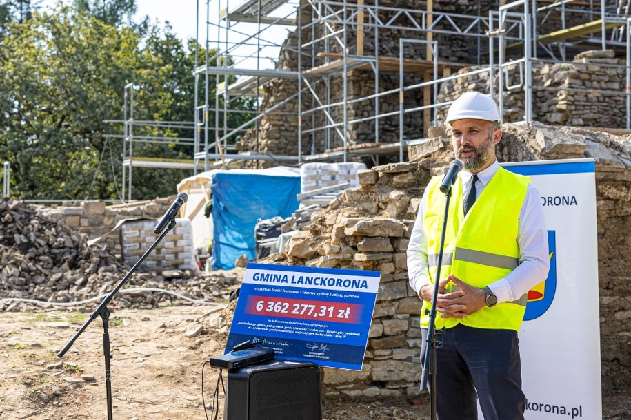 Małopolski wojewódzki konserwator zabytków Piotr Turkiewicz na briefingu prasowym w Lanckoronie (zdjęcie archiwalne) /Art Service /PAP