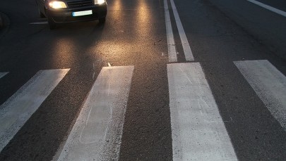 Małopolskie: Dwoje nastolatków potrąconych na pasach