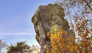 Мальовничі долини та неймовірні скельні утворення. Це місце виглядає, як із казки, а восени там немає натовпів