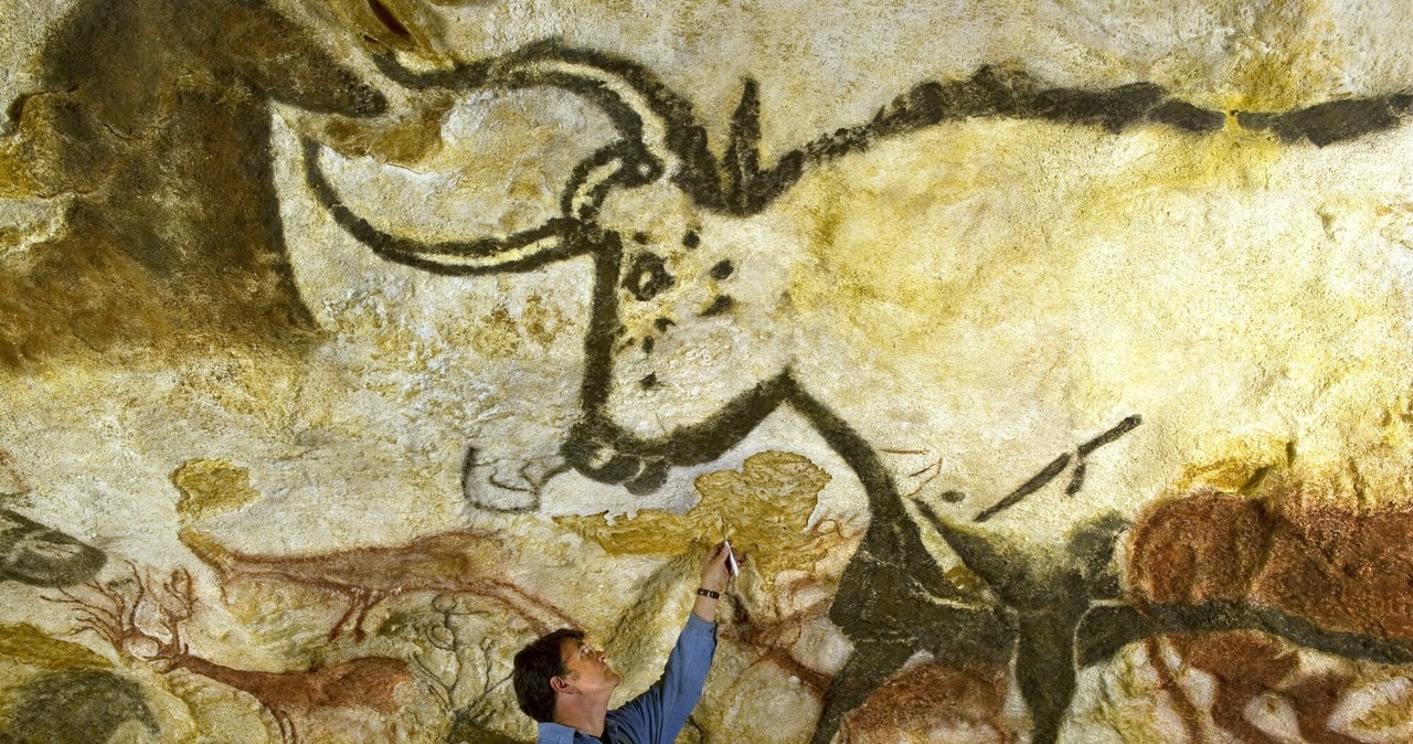 Malowidła z jaskini Lascaux we Francji podczas renowacji /PHILIPPE PSAILA/Science Photo Library /East News
