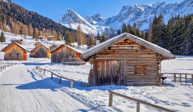 Malownicza dolina w sercu Dolomitów. Raj nie tylko dla narciarzy