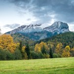 Malowniczy szlak górski tuż przy Polskiej granicy. Wrzesień już ozdobił go kolorami jesieni